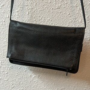 Fossil pebbles black leather crossbody travel purse